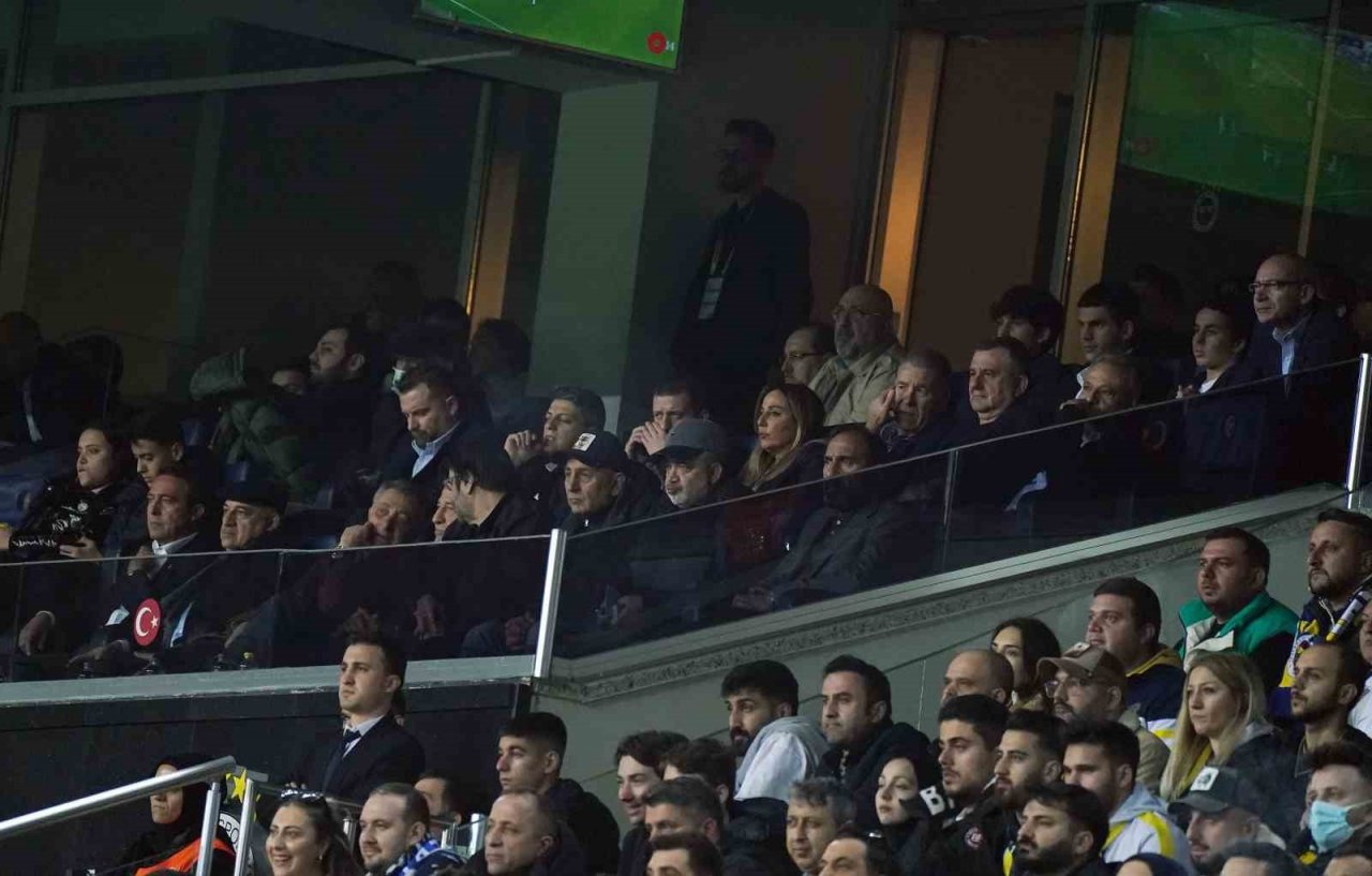 Spor Toto Süper Lig: Fenerbahçe: 2 - Konyaspor: 0 (İlk yarı)