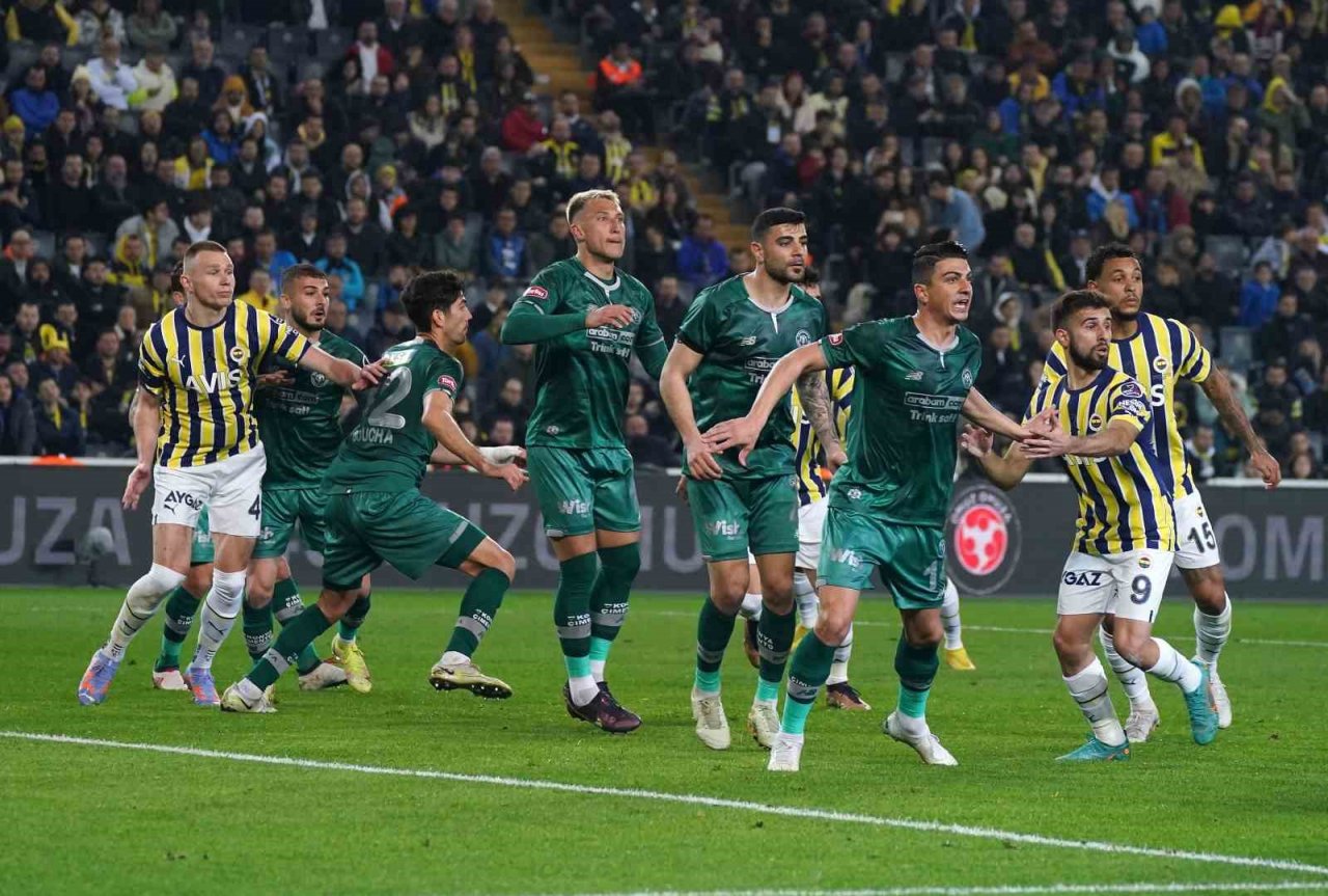 Spor Toto Süper Lig: Fenerbahçe: 2 - Konyaspor: 0 (İlk yarı)