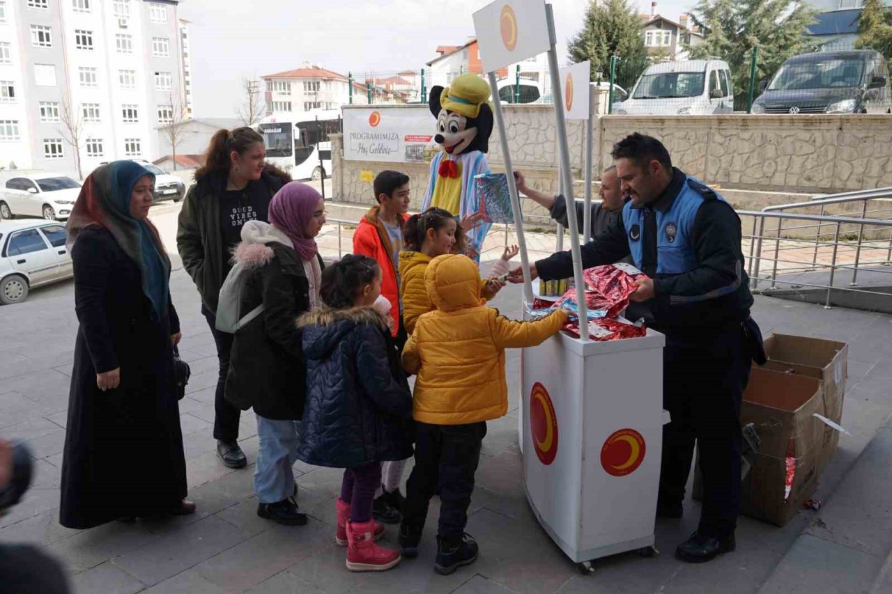 Depremzede aileler ve çocuklar, düzenlenen eğlencede moral buldu