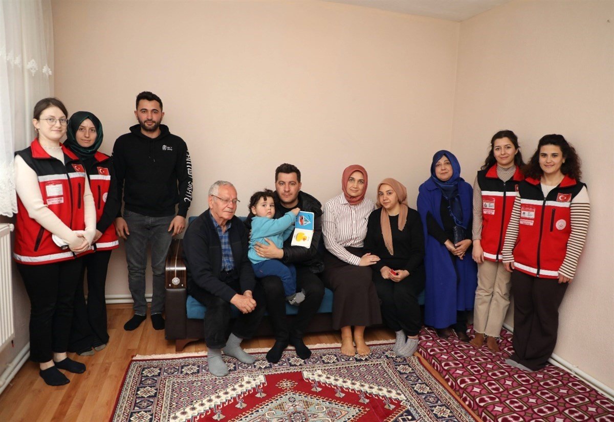 Afyonkarahisar’da 11 bine yakın depremzede aile misafir ediliyor