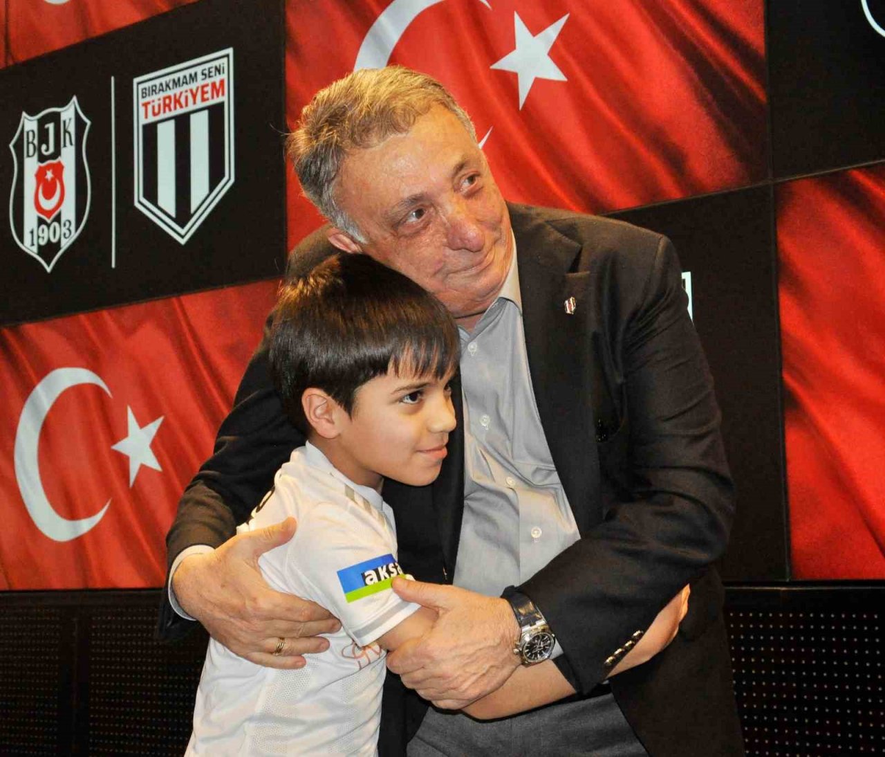 Ahmet Nur Çebi, depremzede çocuklarla buluştu