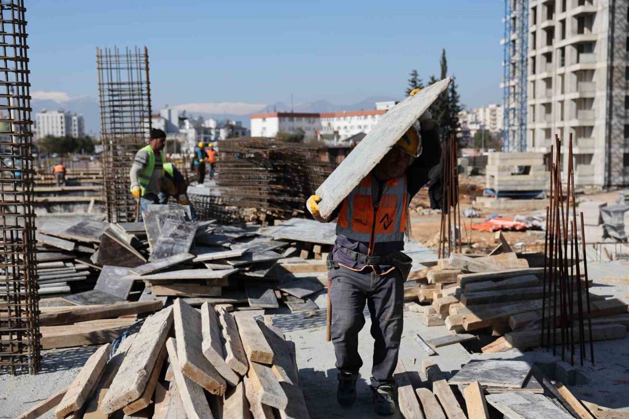Güneş Mahallesi’nde 4 bloğun kaba inşaatı tamamlandı