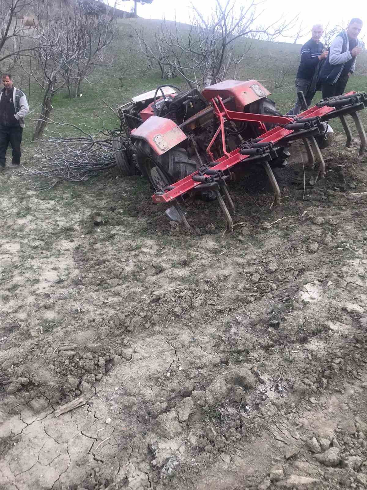 Kontrolden çıkan traktör devrildi: 1 ölü