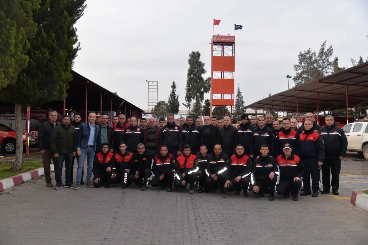 Aydın’a dönen arama kurtarma ekibi çiçeklerle karşılandı