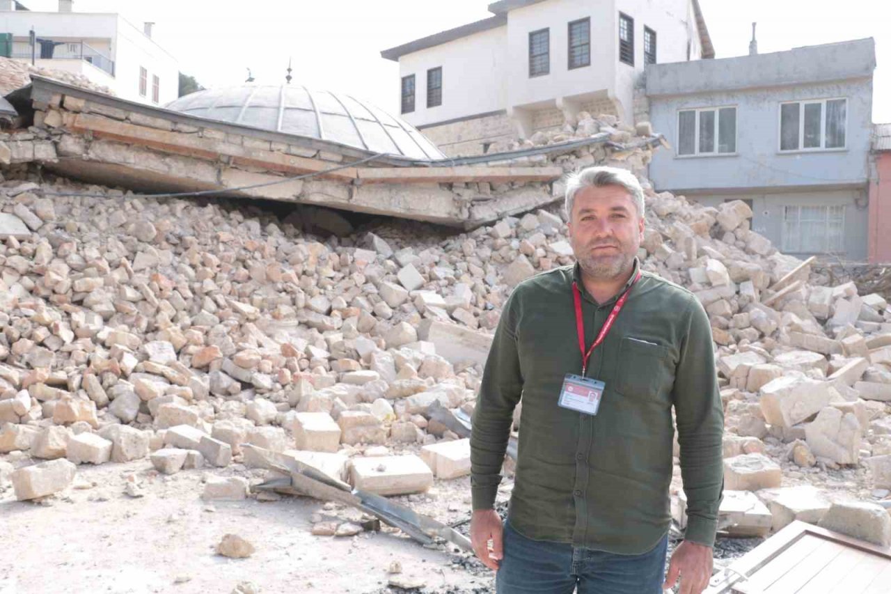 Fransız top mermisinin yıkmadığı cami depremde yıkıldı