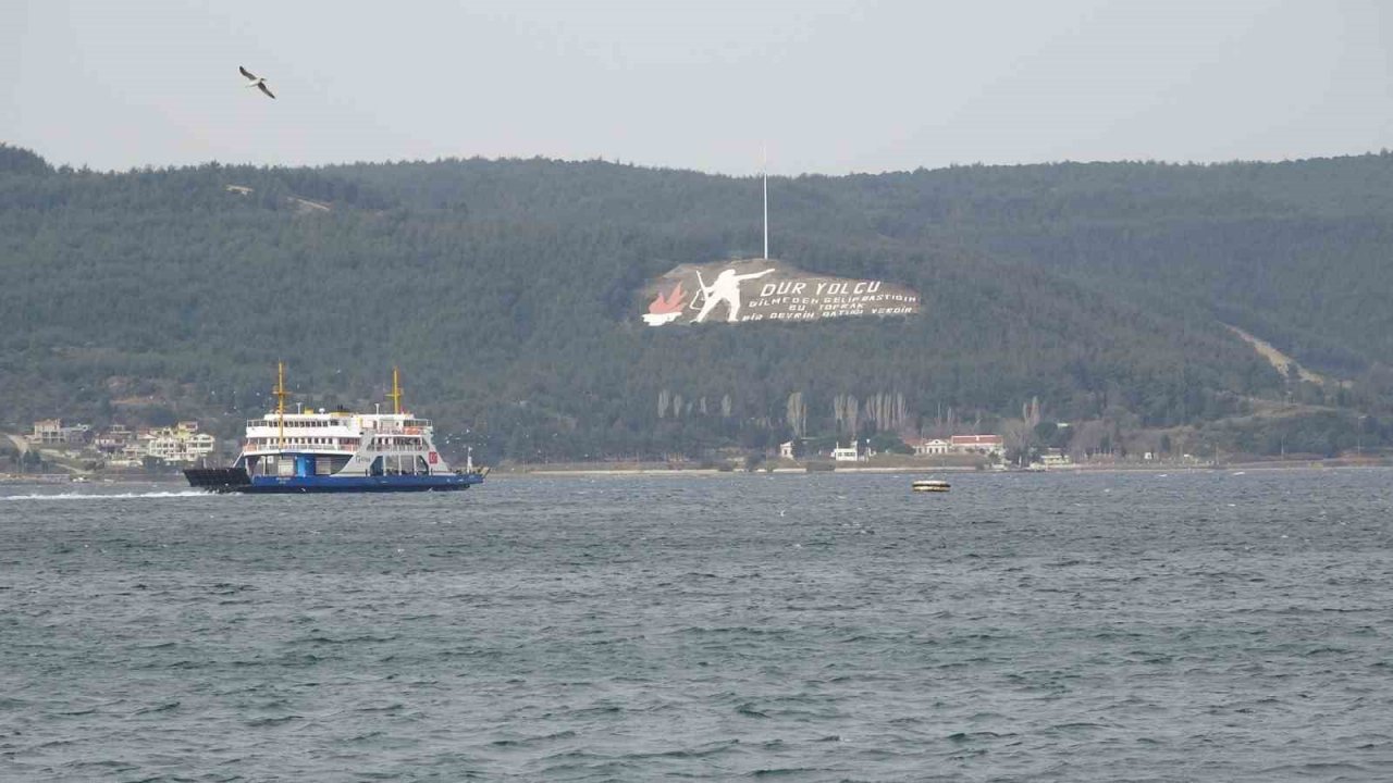 Bozcaada ve Gökçeada’ya fırtına nedeniyle tüm feribot seferleri iptal edildi