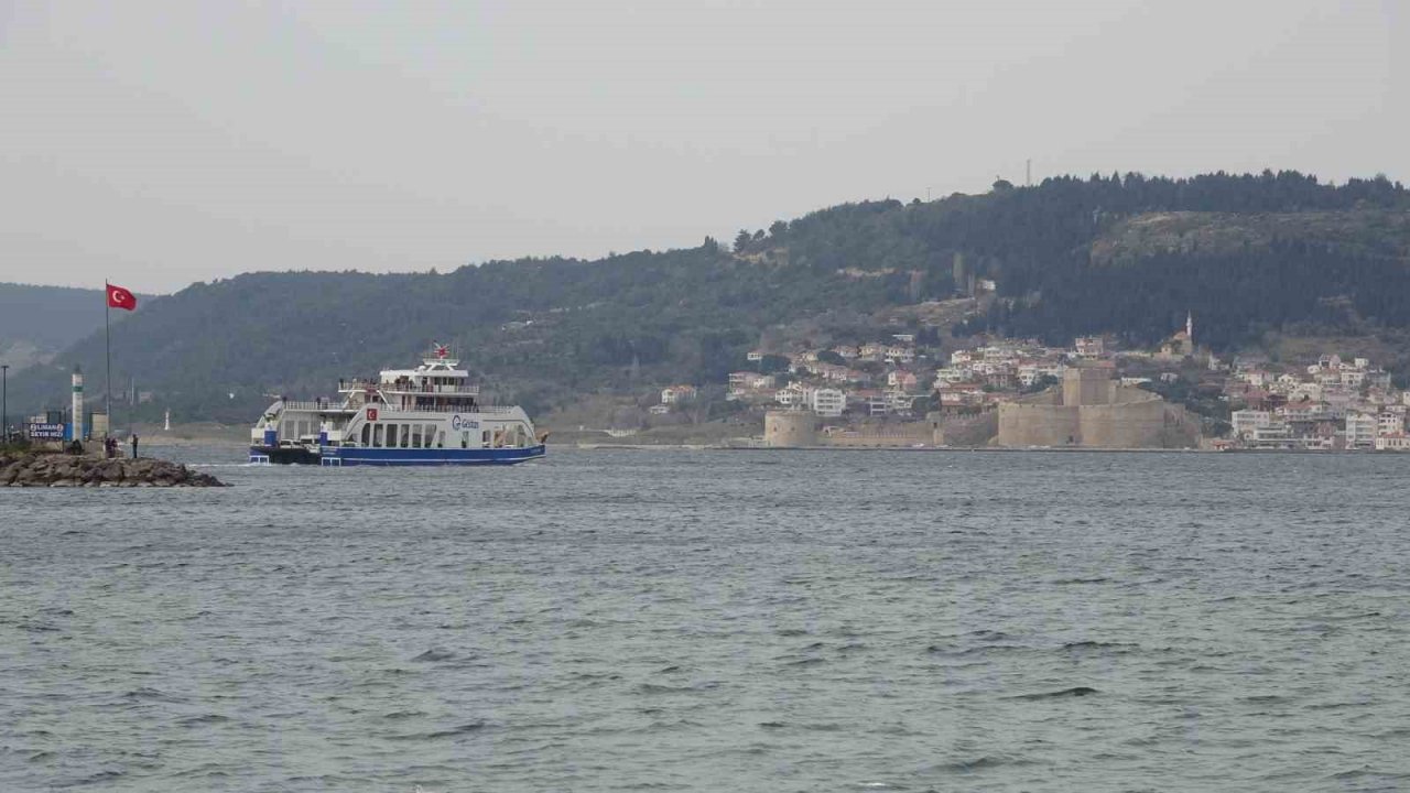 Bozcaada ve Gökçeada’ya fırtına nedeniyle tüm feribot seferleri iptal edildi