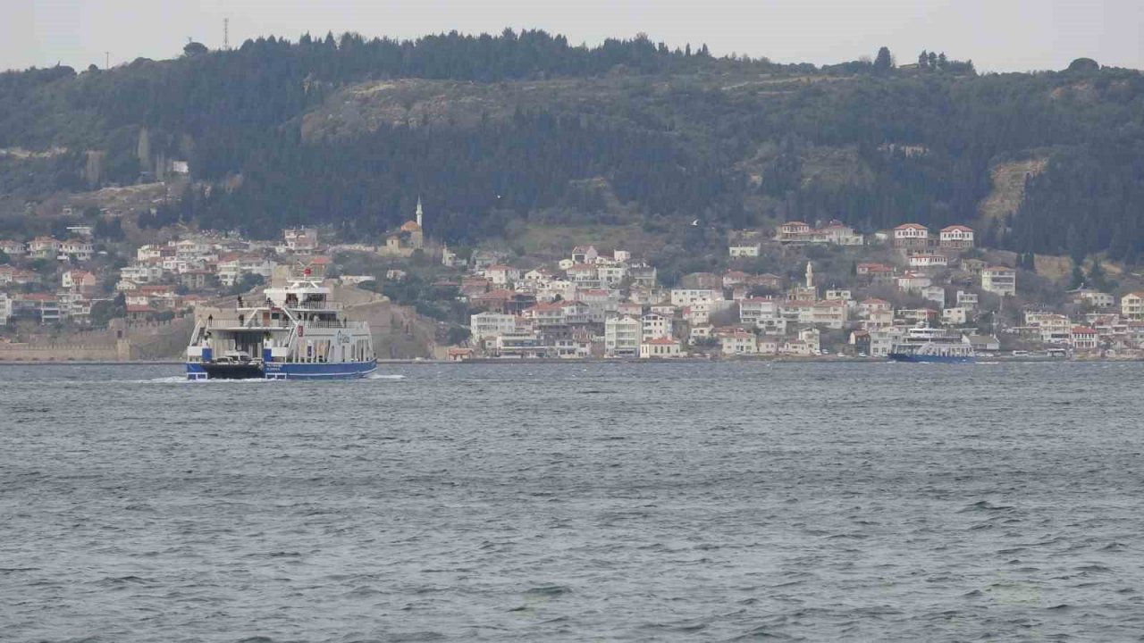 Bozcaada ve Gökçeada’ya fırtına nedeniyle tüm feribot seferleri iptal edildi