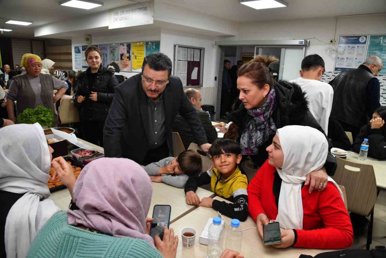 Trabzon depremzedelerin tüm sorunları ile yakından ilgileniyor