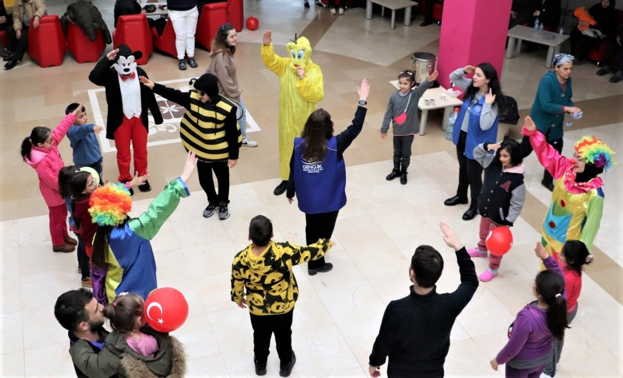 Trabzon depremzedelerin tüm sorunları ile yakından ilgileniyor