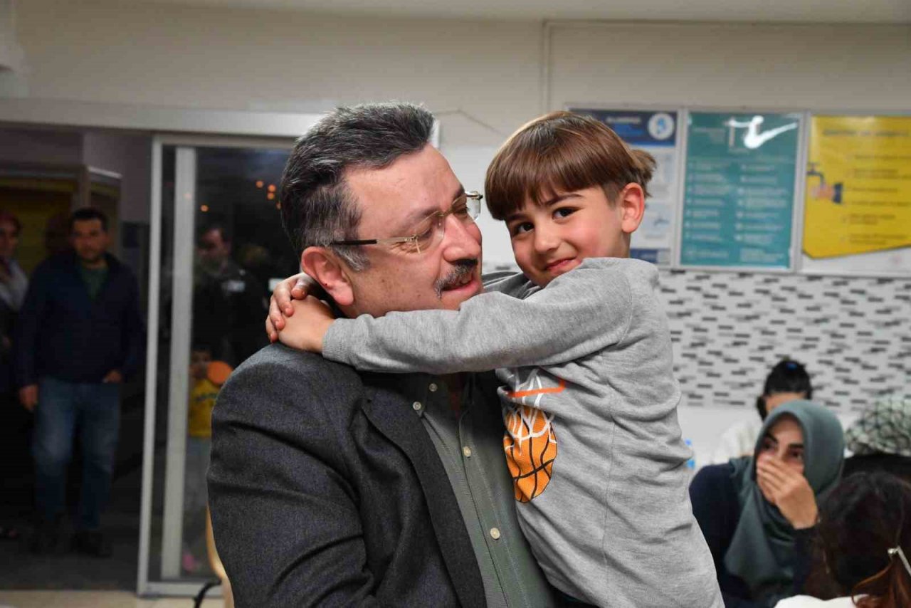 Trabzon depremzedelerin tüm sorunları ile yakından ilgileniyor