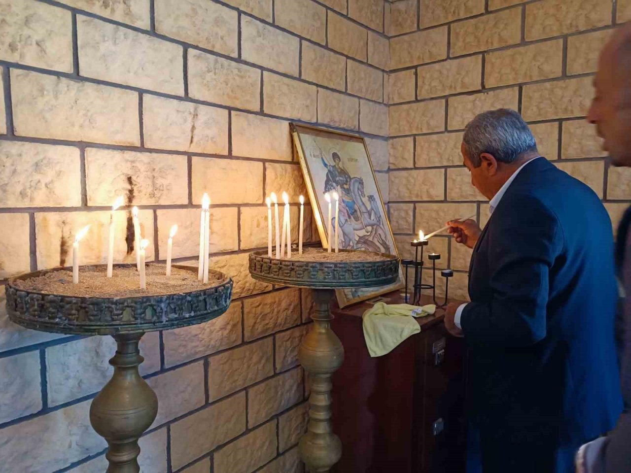 Hatay’da pazar ayininde depremzedeler için dua edildi