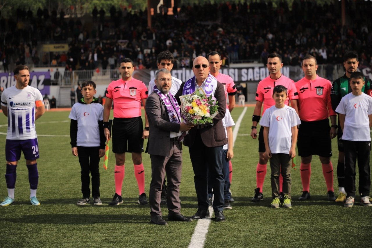 Gebzespor ve Kocaelispor, depremzedeler için karşı karşıya geldi