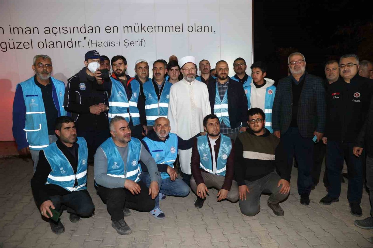 Diyanet İşleri Başkanı Erbaş, Adıyaman’da ziyaretlerde bulundu