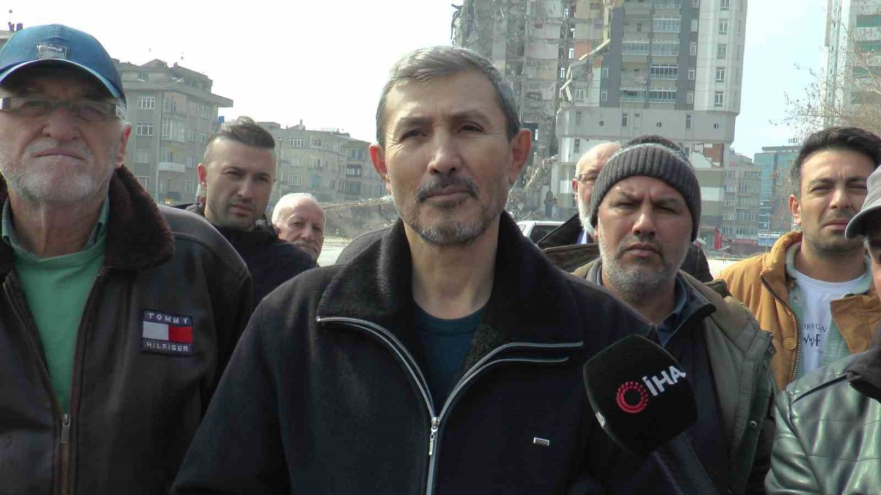 Yıkılan binanın sakinleri yardım bekliyor