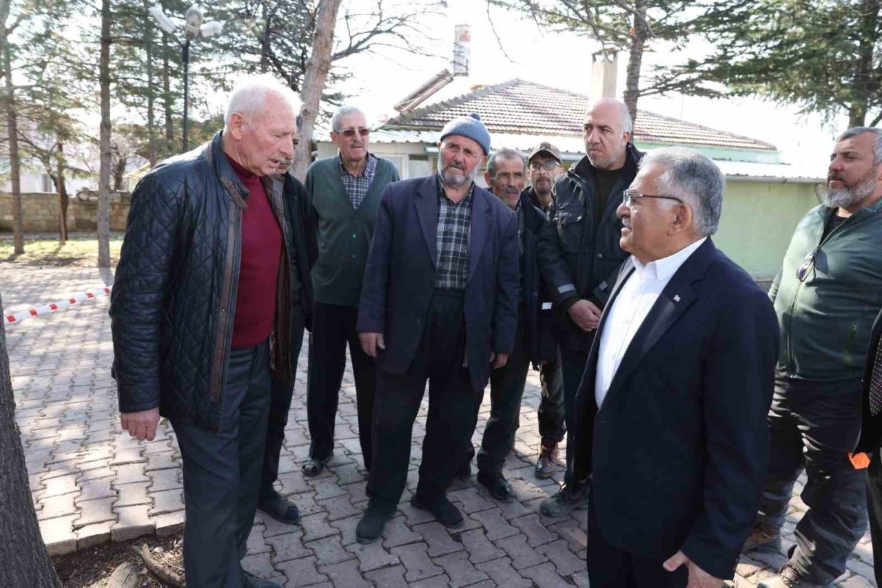 Başkan Büyükkılıç Yurtlarda Kalan Depremzedeleri Ziyaret Etti