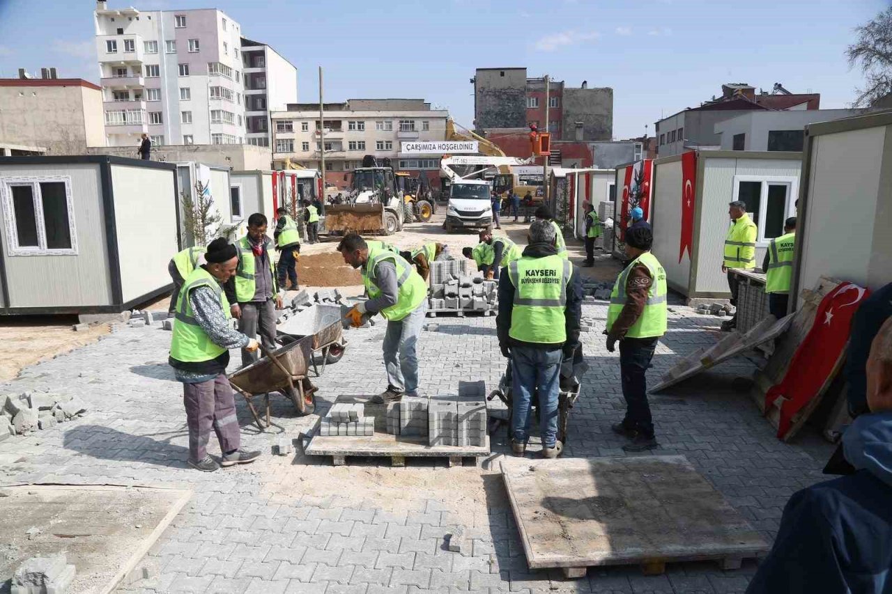 Afet bölgesindeki ilk ’konteyner çarşı’, yarın Elbistan’da hizmet verecek