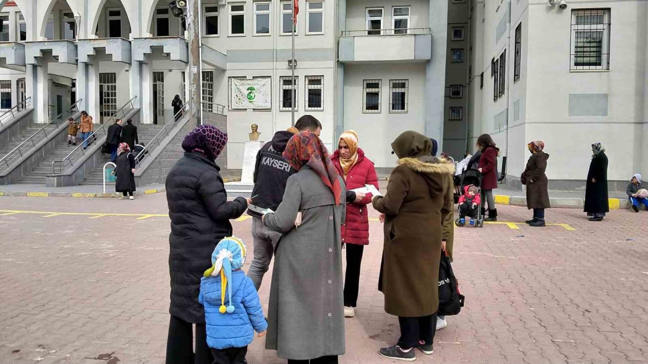 Narkotik Polisinden Okullarda Denetim