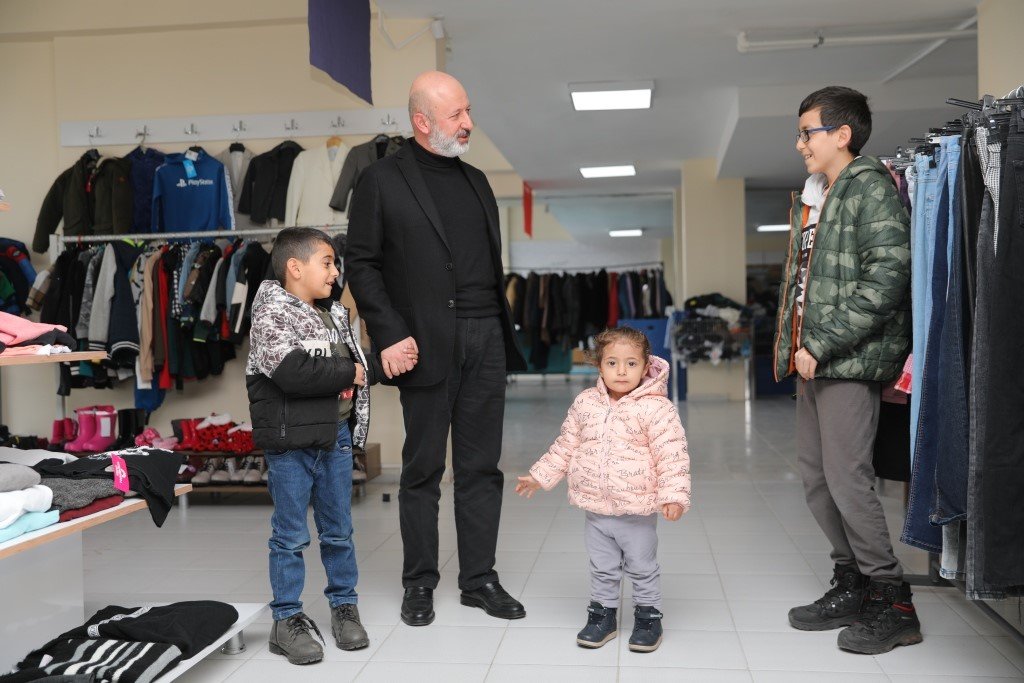 Sosyal market, depremzedelere özel hizmet veriyor