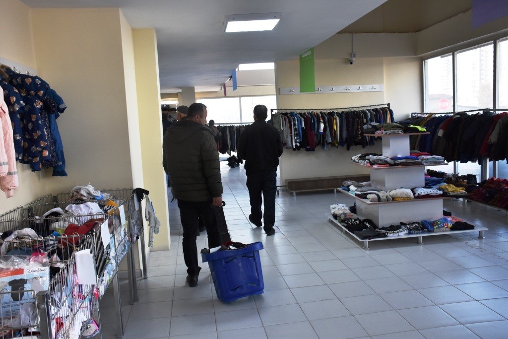 Sosyal market, depremzedelere özel hizmet veriyor