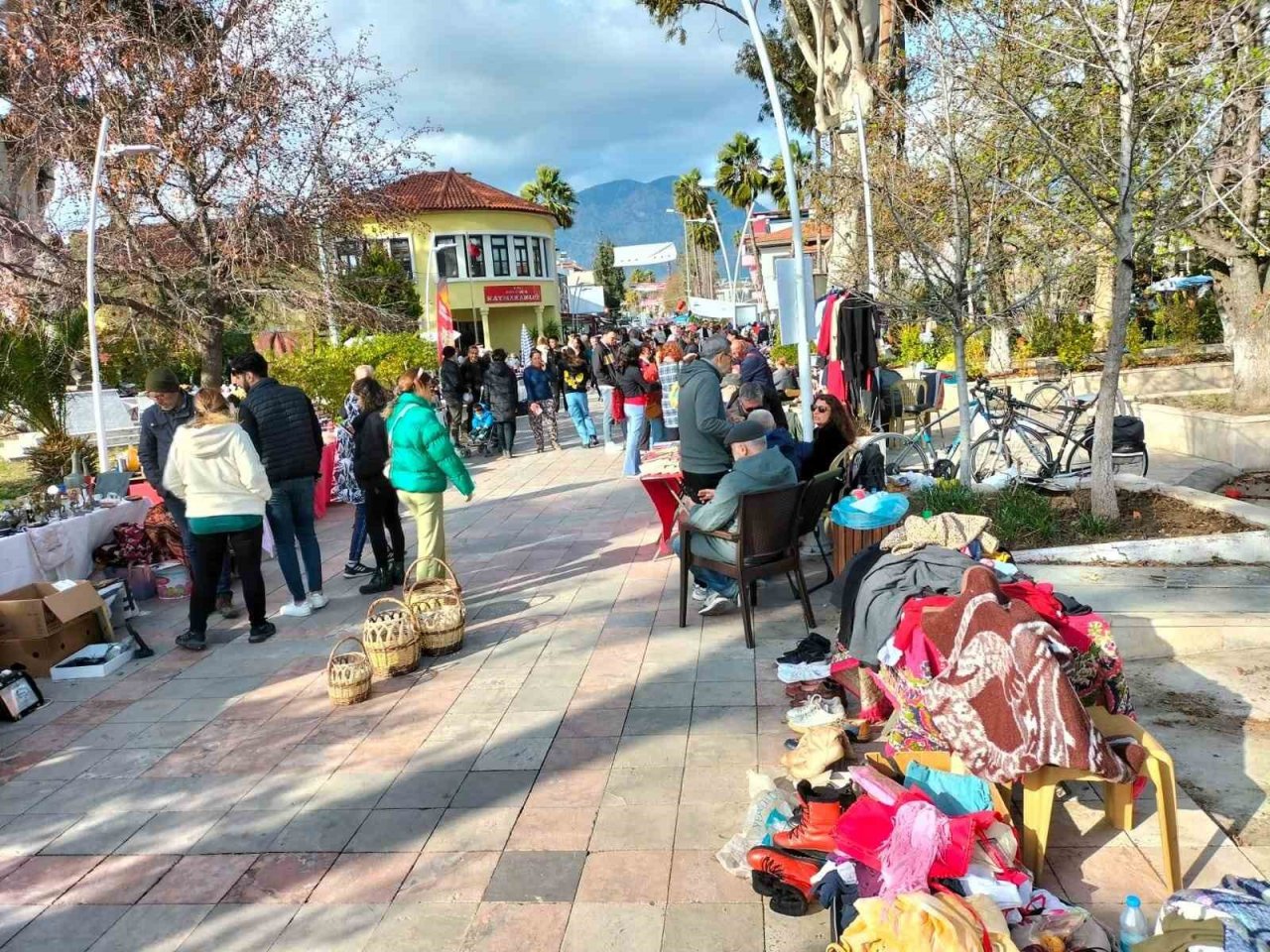 Köyceğiz’de ikinci el pazarı kuruldu