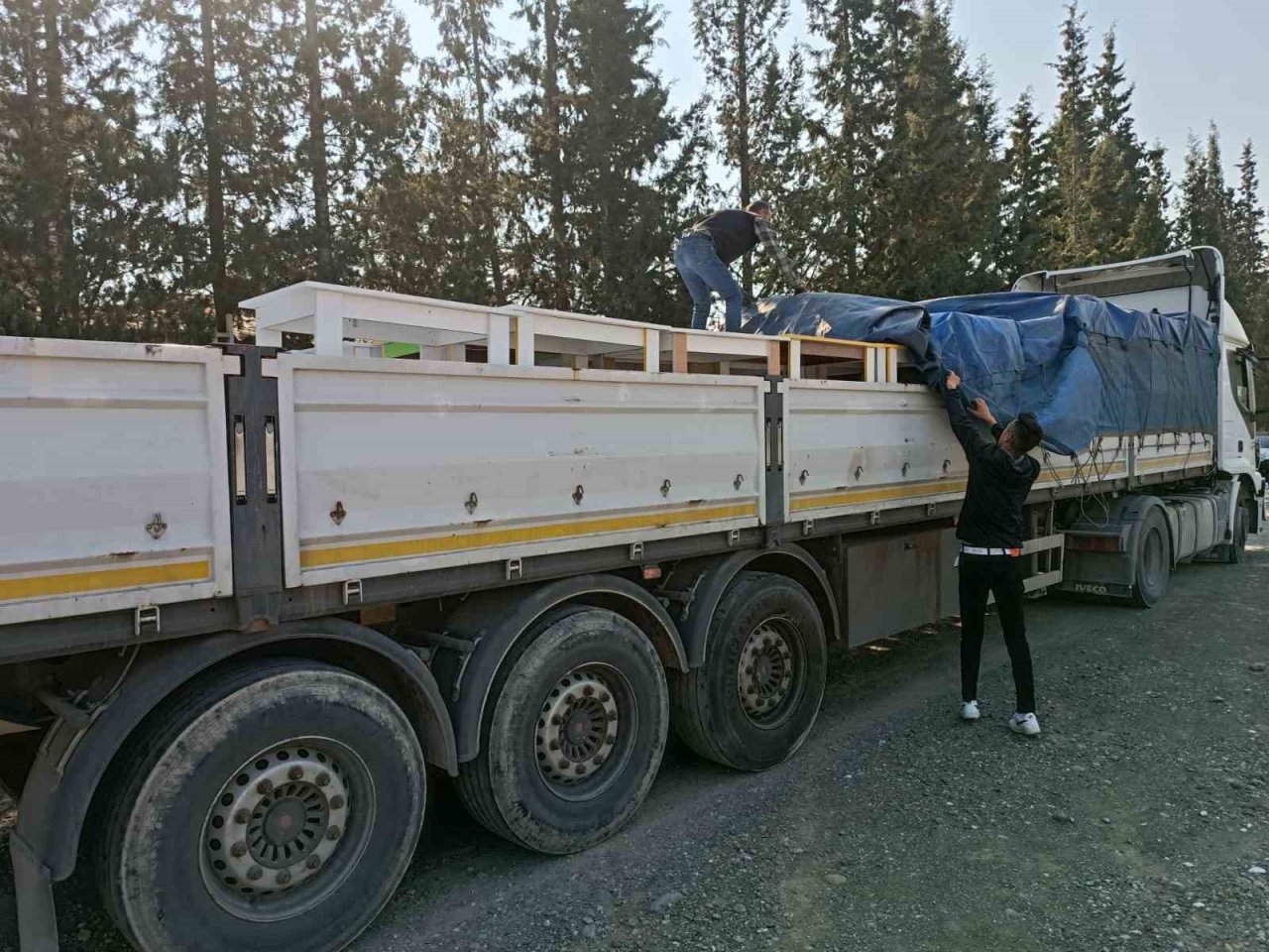 Köyceğiz’de üretilen masa ve tabureler yola çıktı