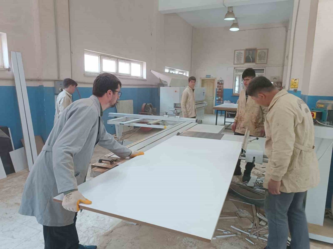 Köyceğiz’de üretilen masa ve tabureler yola çıktı