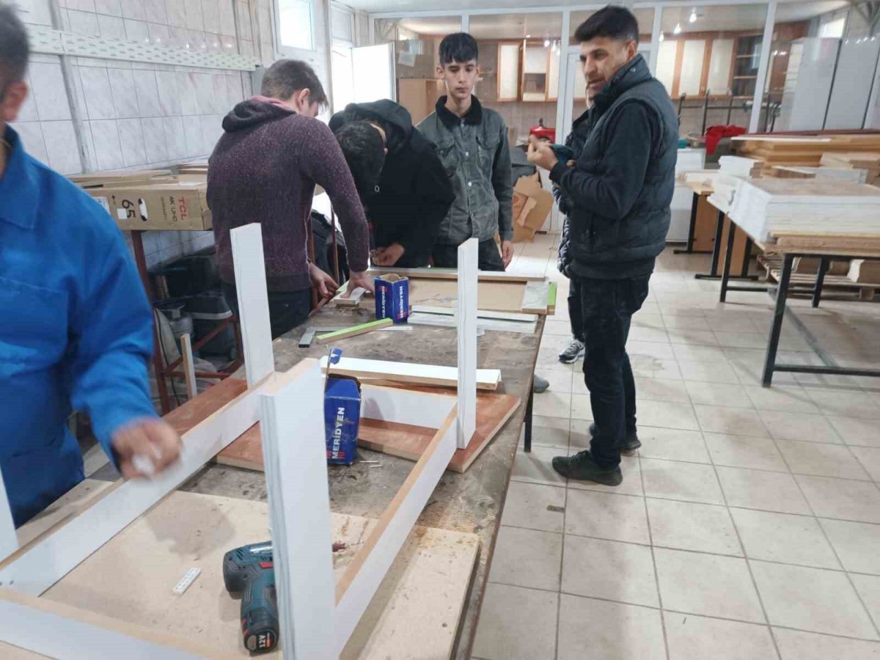 Köyceğiz’de üretilen masa ve tabureler yola çıktı