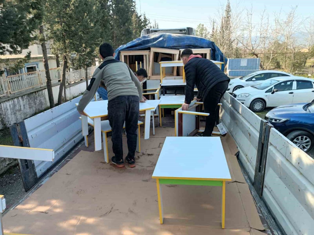 Köyceğiz’de üretilen masa ve tabureler yola çıktı