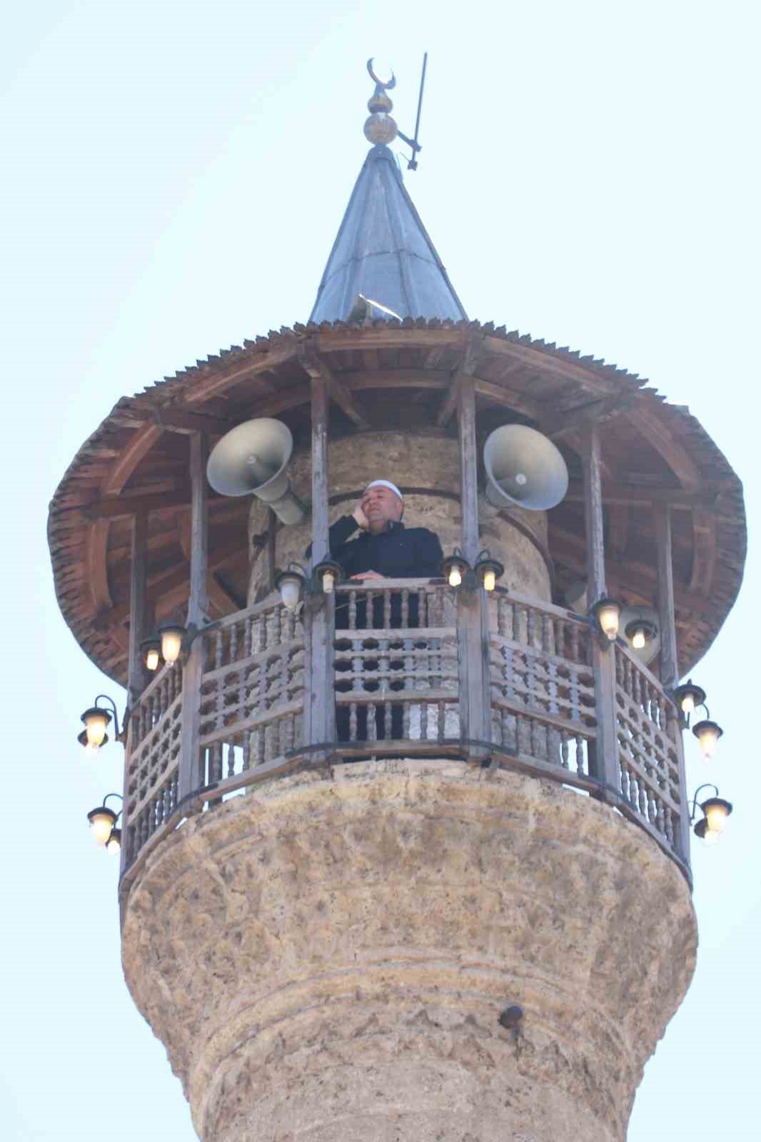 Fransız top mermisinin yıkmadığı cami depremde yıkıldı