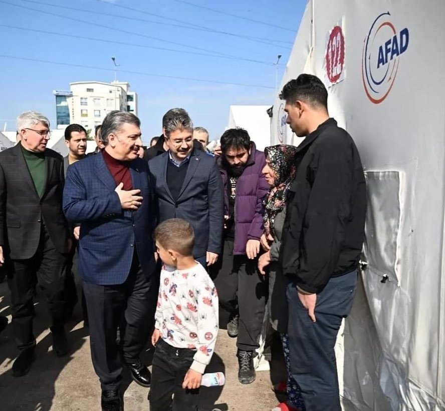 Sağlık Bakanı Koca, Osmaniye’de depremzedeleri ziyaret etti