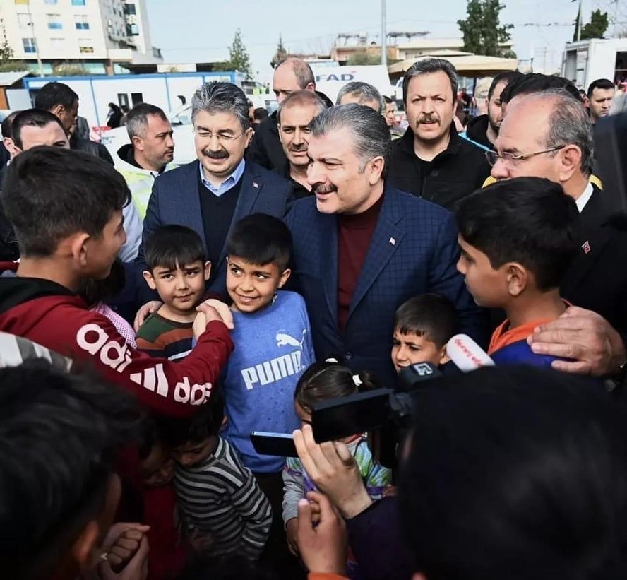 Sağlık Bakanı Koca, Osmaniye’de depremzedeleri ziyaret etti
