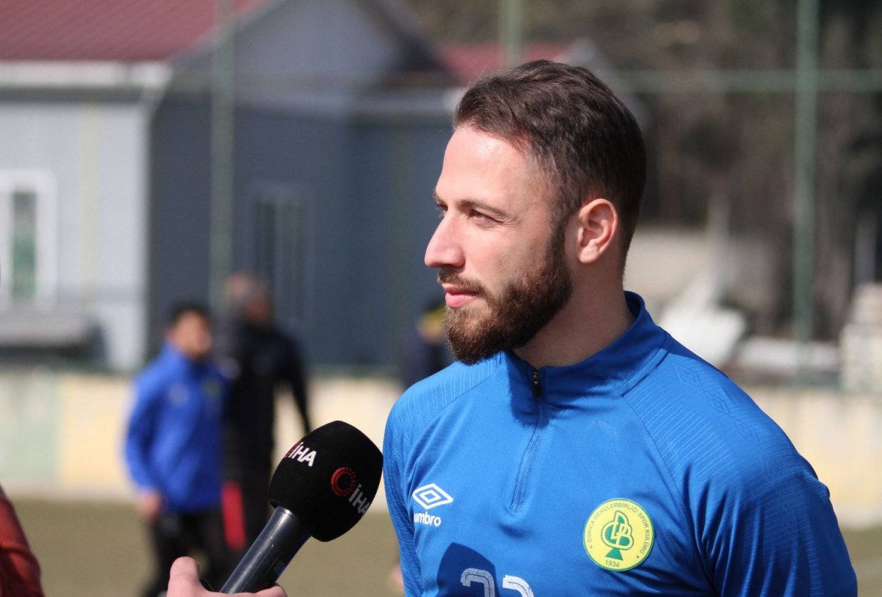 Genç futbolcu, Taner Savut’u anlatırken gözyaşlarına hakim olamadı