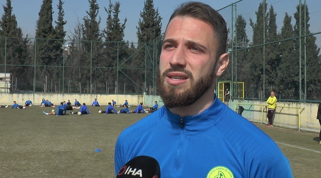 Genç futbolcu, Taner Savut’u anlatırken gözyaşlarına hakim olamadı
