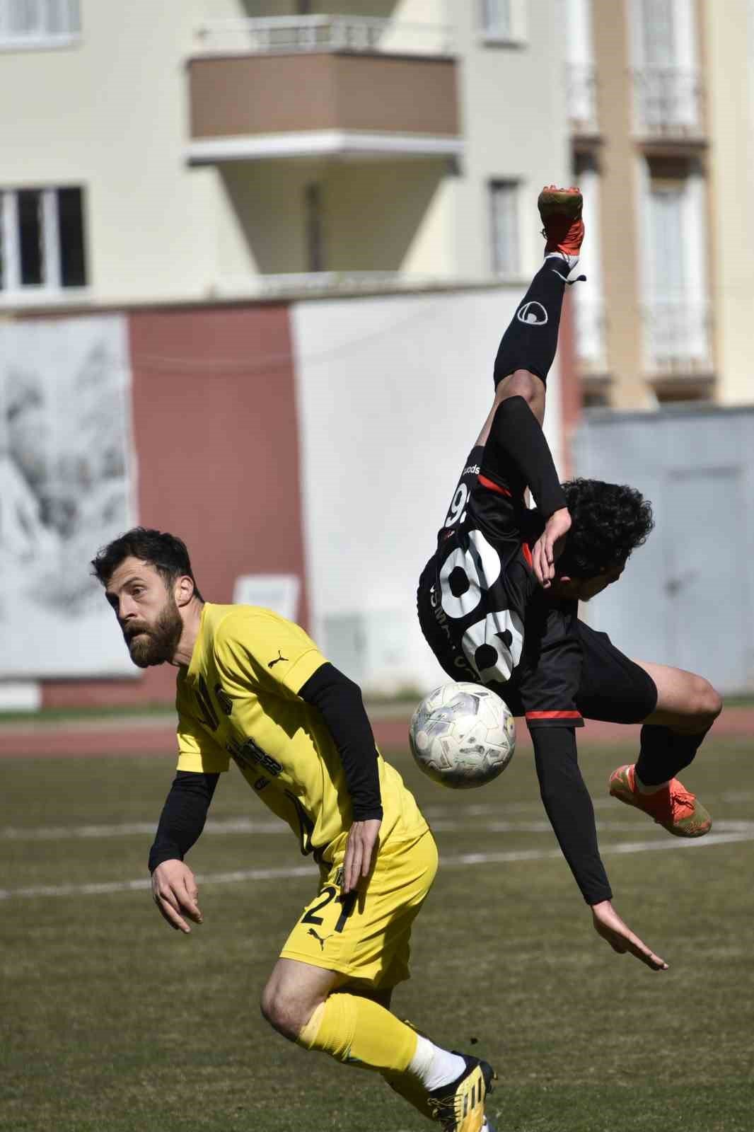 Gümüşhane ve Bayburt temsilcilerinden depremzedeler için dostluk maçı