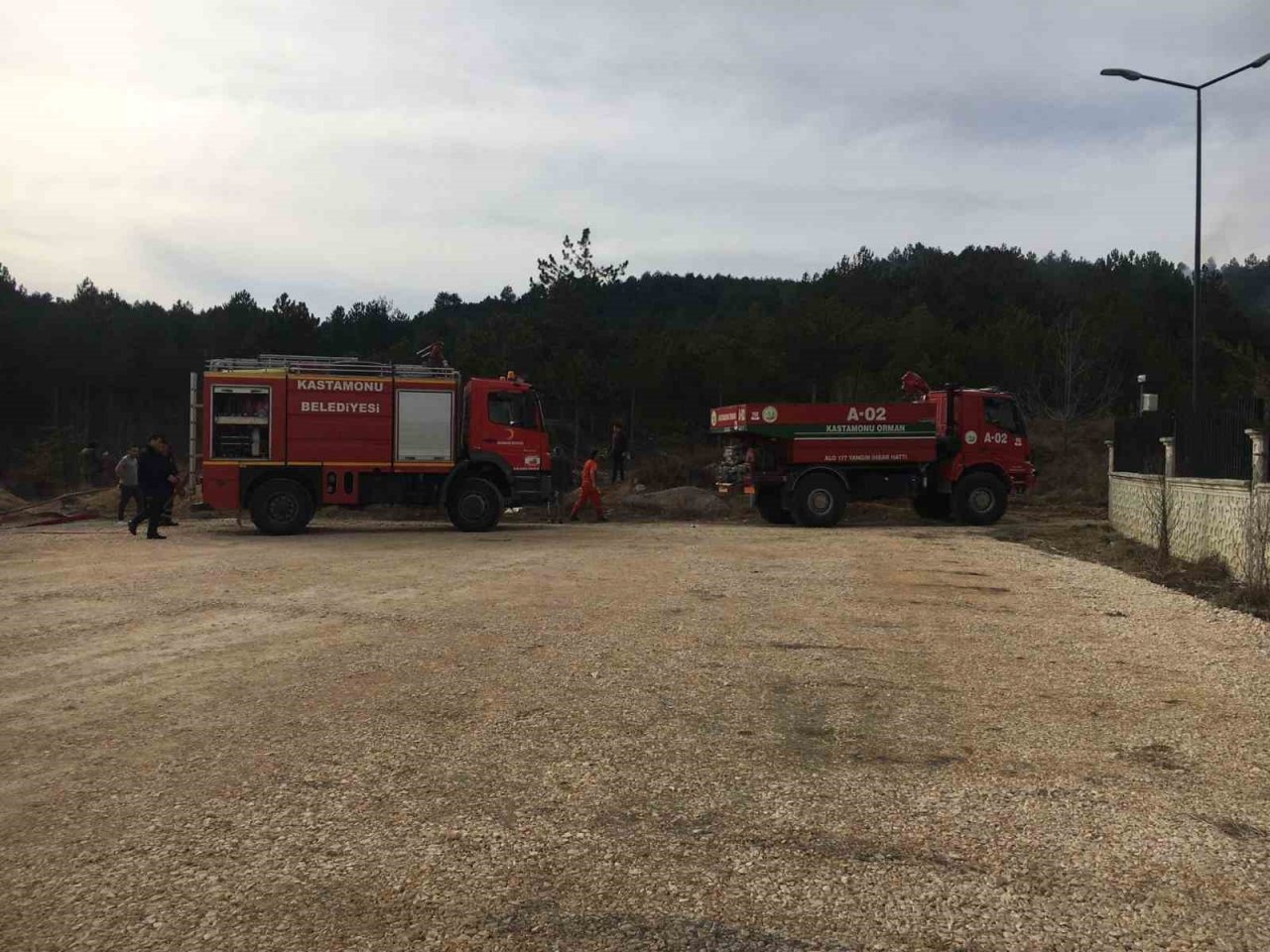 Topladığı çöpleri yakmak isterken ormanı yaktı