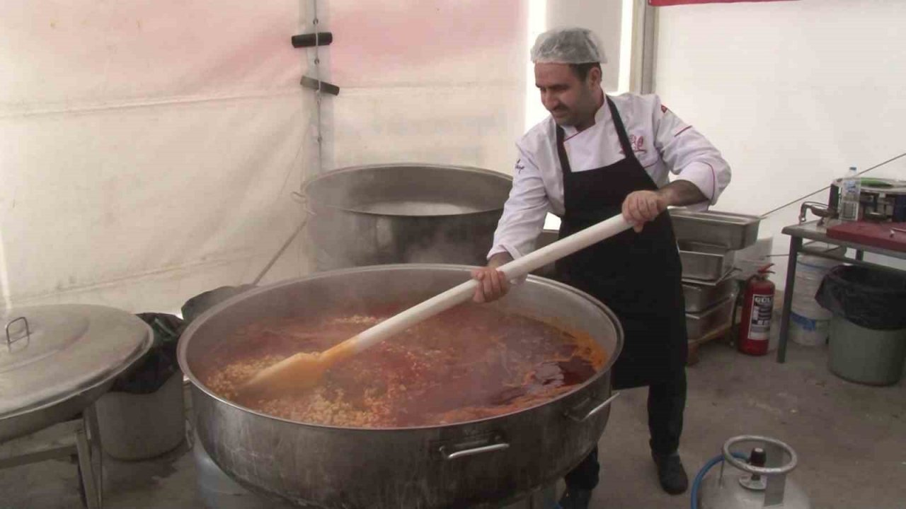 Ümraniye Belediyesi Hatay’da aşevi açtı