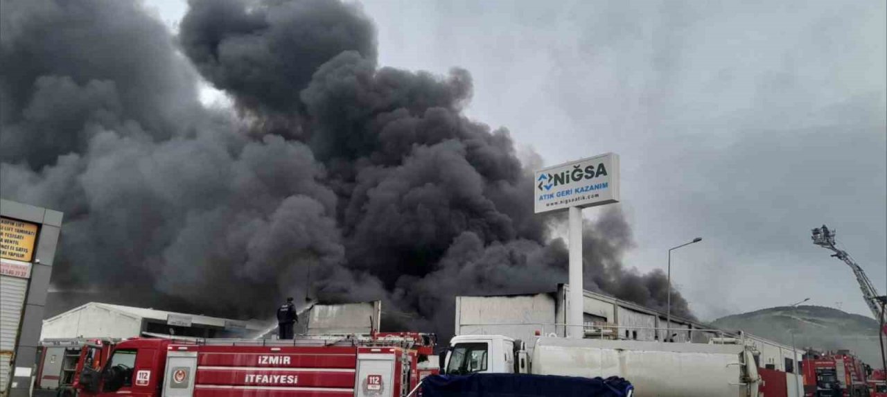 Aliağa’da geri dönüşüm tesisinde yangın
