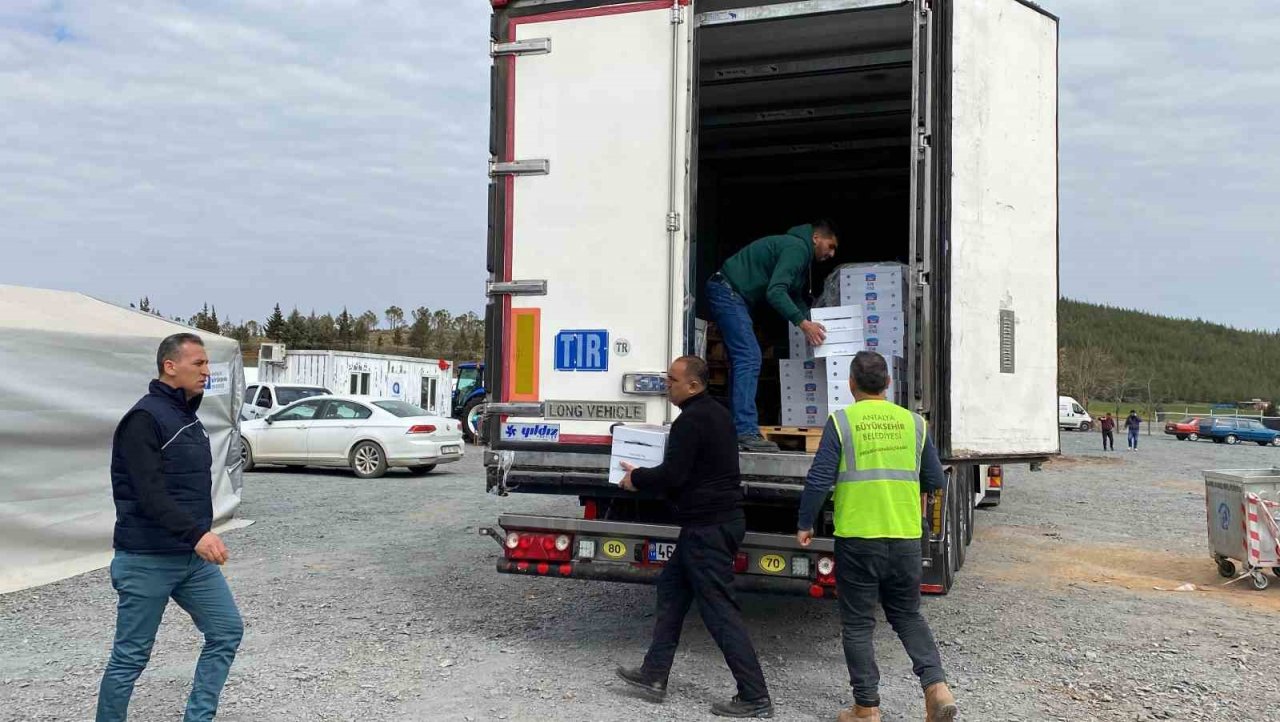 Büyükşehir Belediyesi’nin deprem bölgesine desteği sürüyor