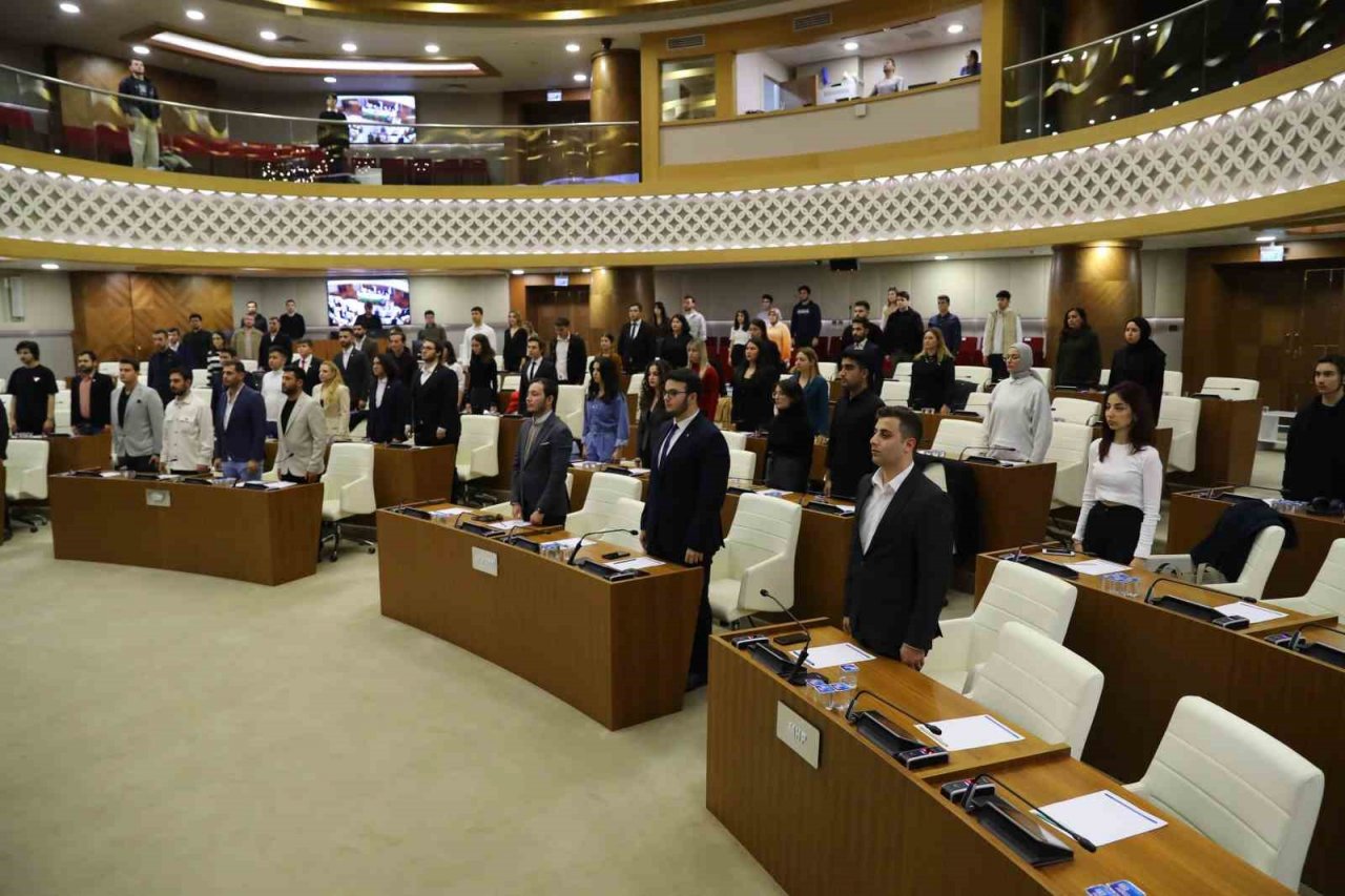 Büyükşehir Gençlik Meclisi deprem gündemiyle toplandı