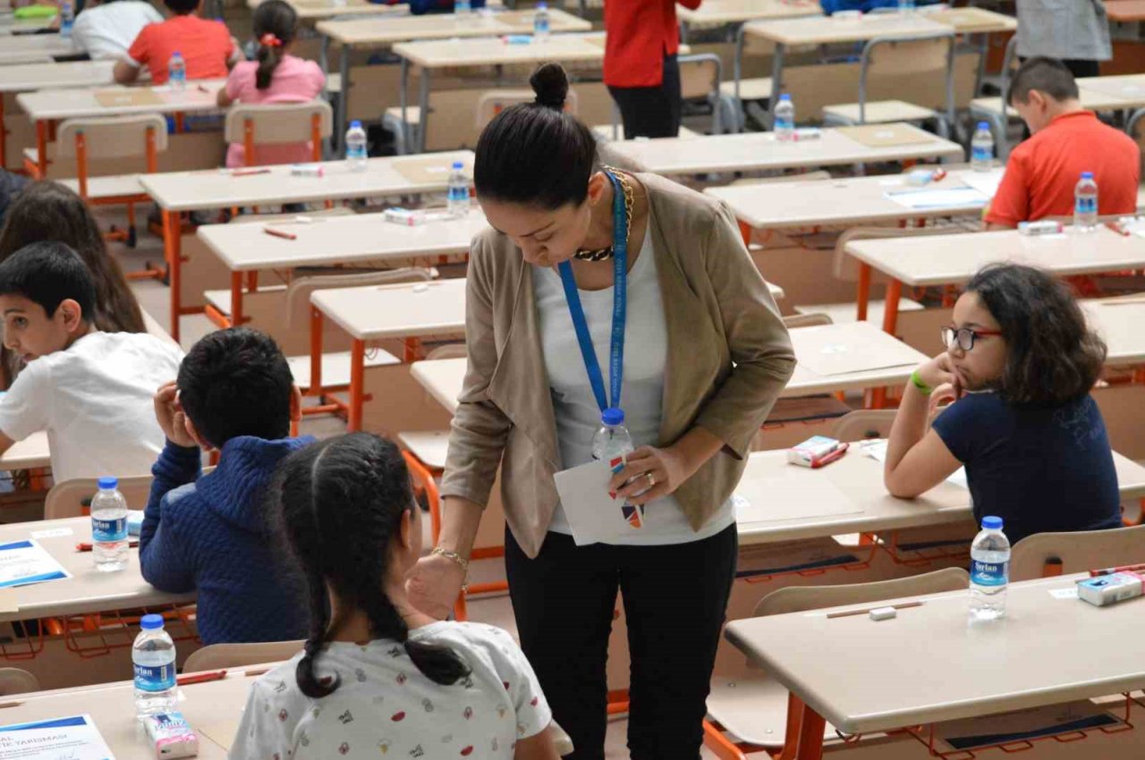 Öğrenciler, Özel Başak Koleji’nin sınavlarına yoğun ilgi gösterdi