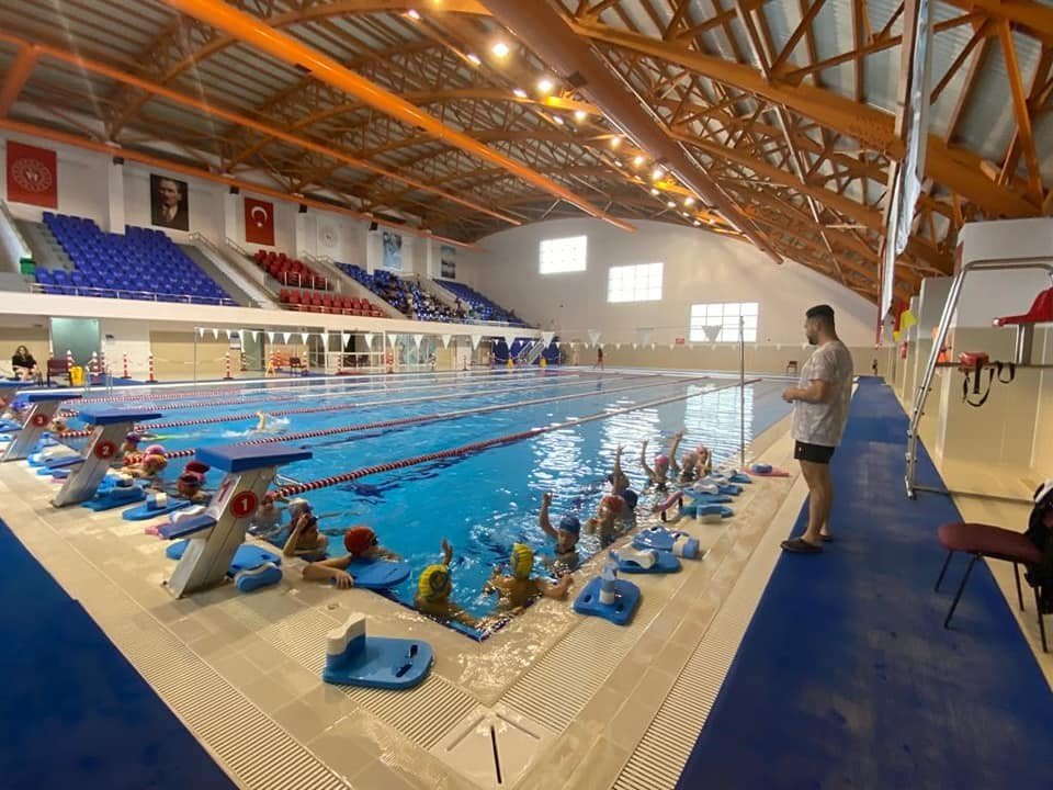 Aydın’da çocuklar yüzme öğrenmeye devam ediyor