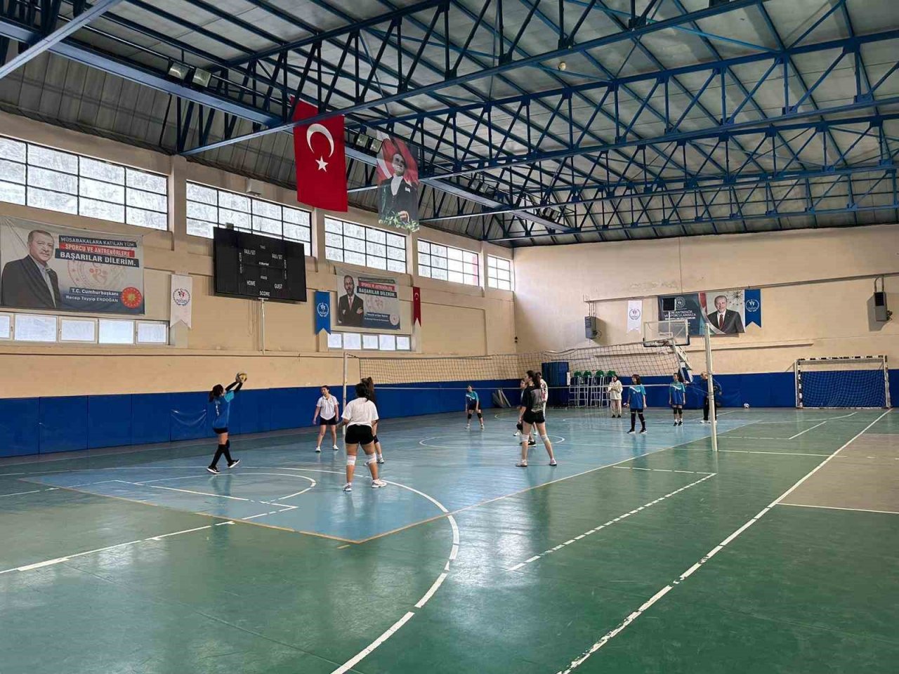Geleceğin sporcuları için antrenmanlar devam ediyor