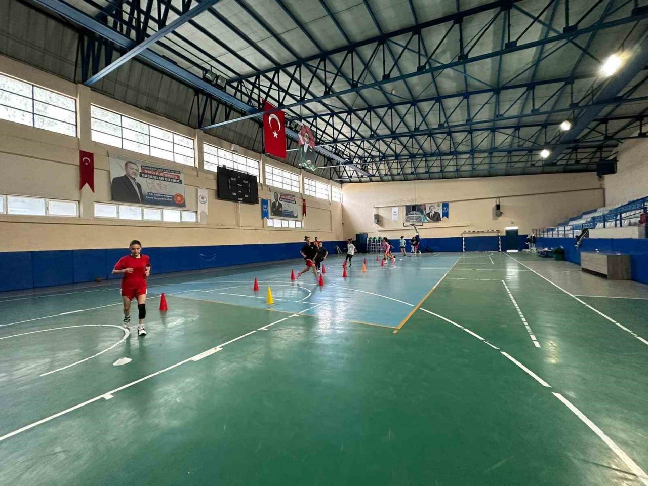 Geleceğin sporcuları için antrenmanlar devam ediyor