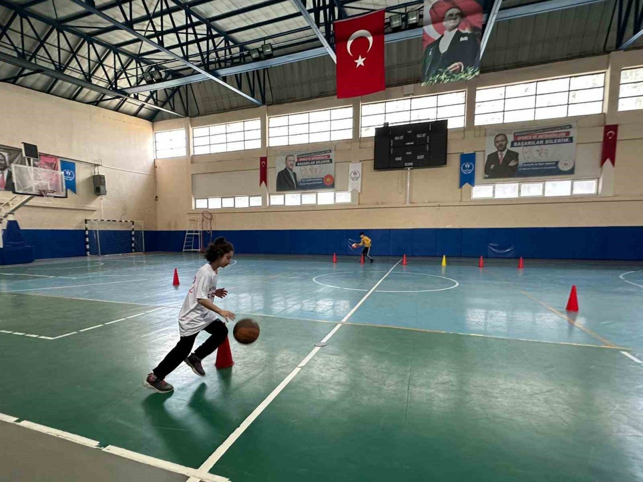 Geleceğin sporcuları için antrenmanlar devam ediyor