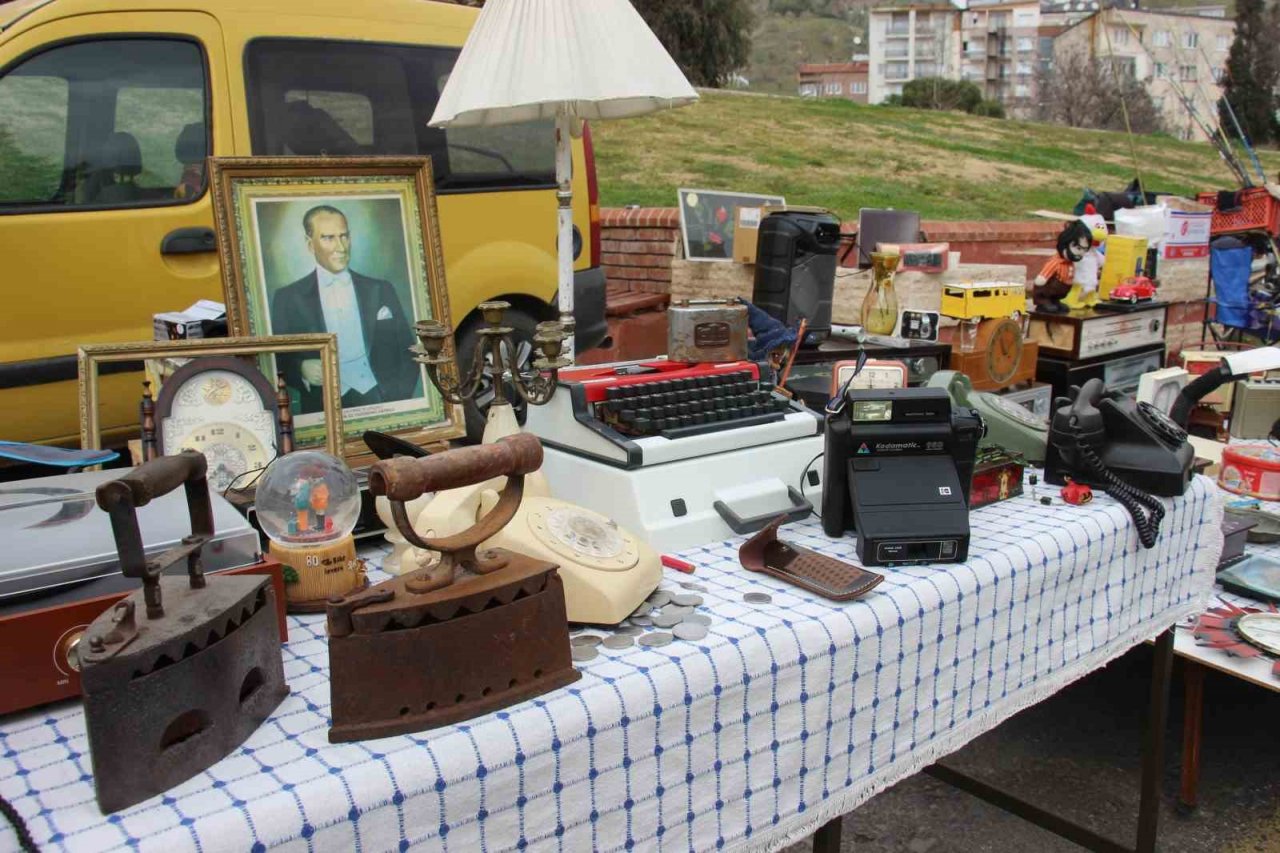 Bu pazara gelen insanlar ’geçmişe yolculuk’ yapıyor