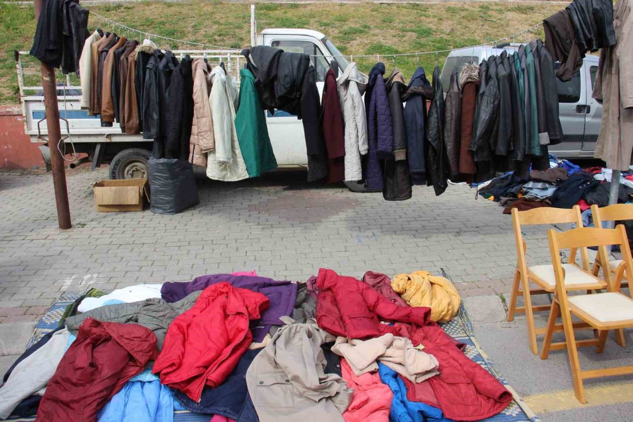 Bu pazara gelen insanlar ’geçmişe yolculuk’ yapıyor