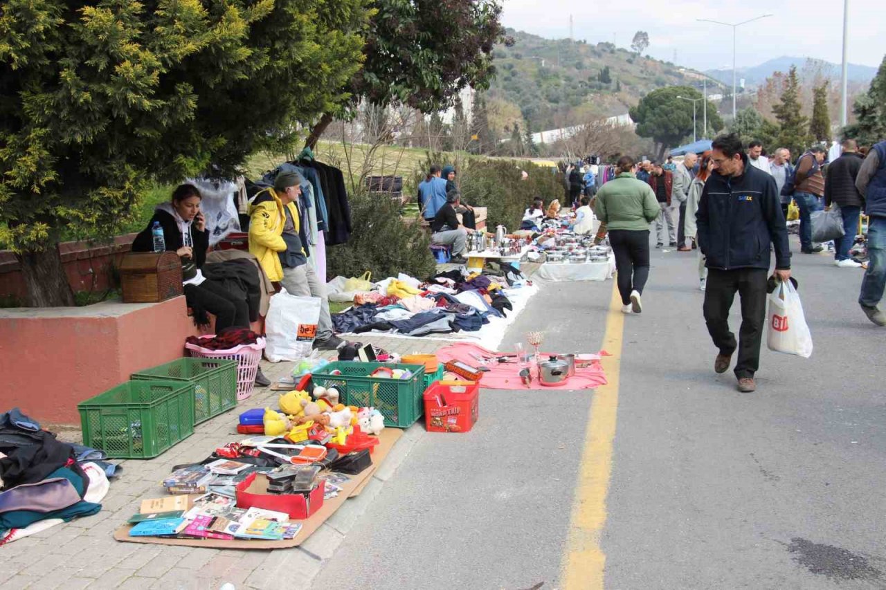 Bu pazara gelen insanlar ’geçmişe yolculuk’ yapıyor