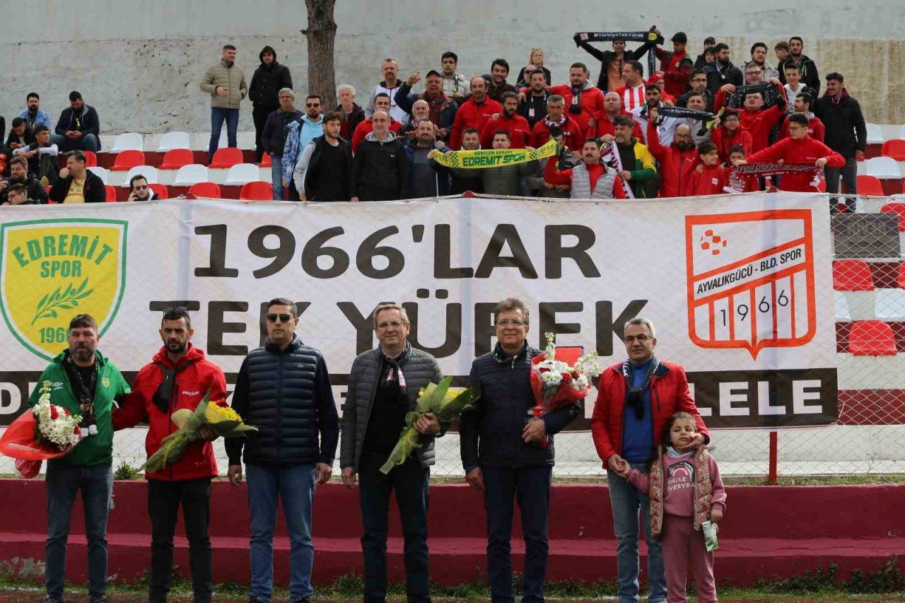 Ayvalık’ta iki ezeli rakip takım depremzedeler için tek yürek oldu