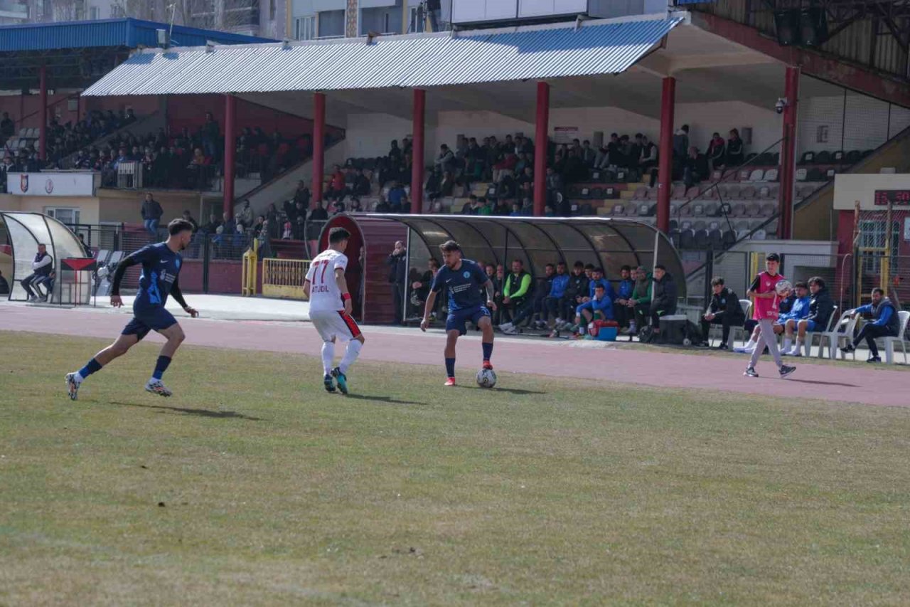 Belediye Kütahyaspor depremzedeler için sahaya indi